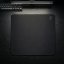Mouse Pad Control Gamer Scyrox com formato quadrado, exibindo o logotipo Scyrox e kanji sosu nos cantos, iluminado por luz direta.