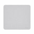 Uma visão frontal e centralizada do Mouse Pad Pk Control Gamer branco, destacando sua forma retangular de 450x400mm com cantos arredondados e bordas costuradas em branco. No canto inferior direito, lê-se o pequeno e discreto logotipo "PK CONTROL I".